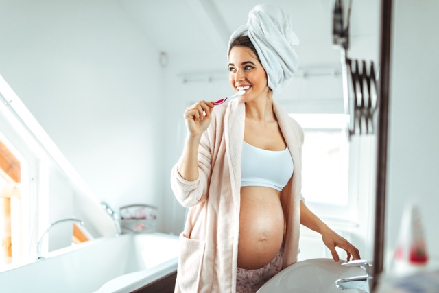 Embarazo: ¿Cómo puede afectar a tus dientes y encías?